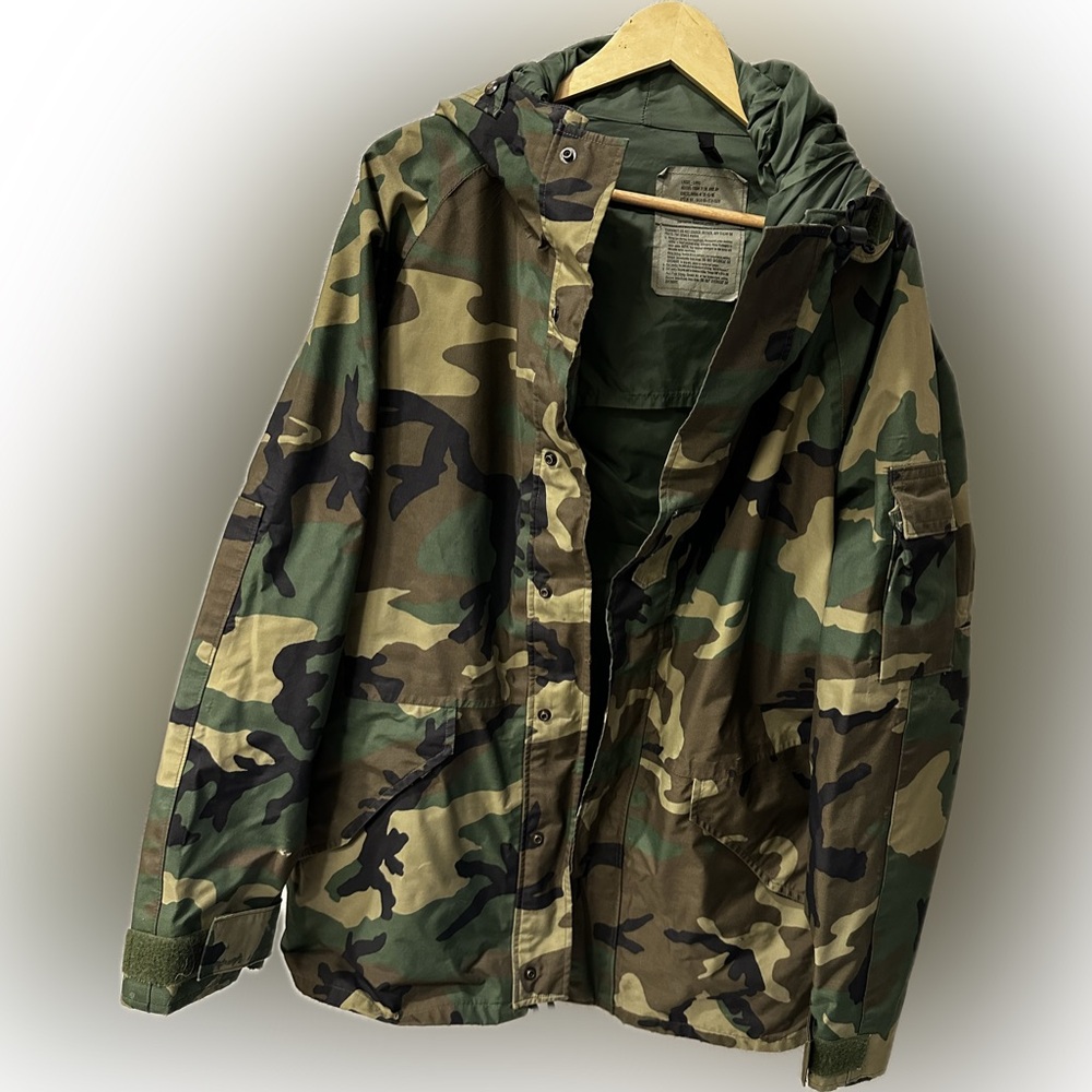 USGI Genuine ECWCS Gore Tex Woodland Cold/Wet Weather Parka. Size Large Long